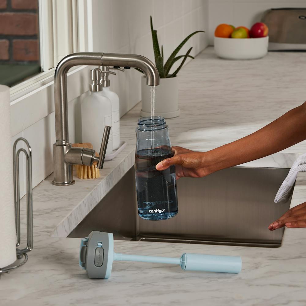 Contigo® Wells Plastic Filter Water Bottle with AUTOSPOUT® Straw Lid, 32 Oz (E9YV)