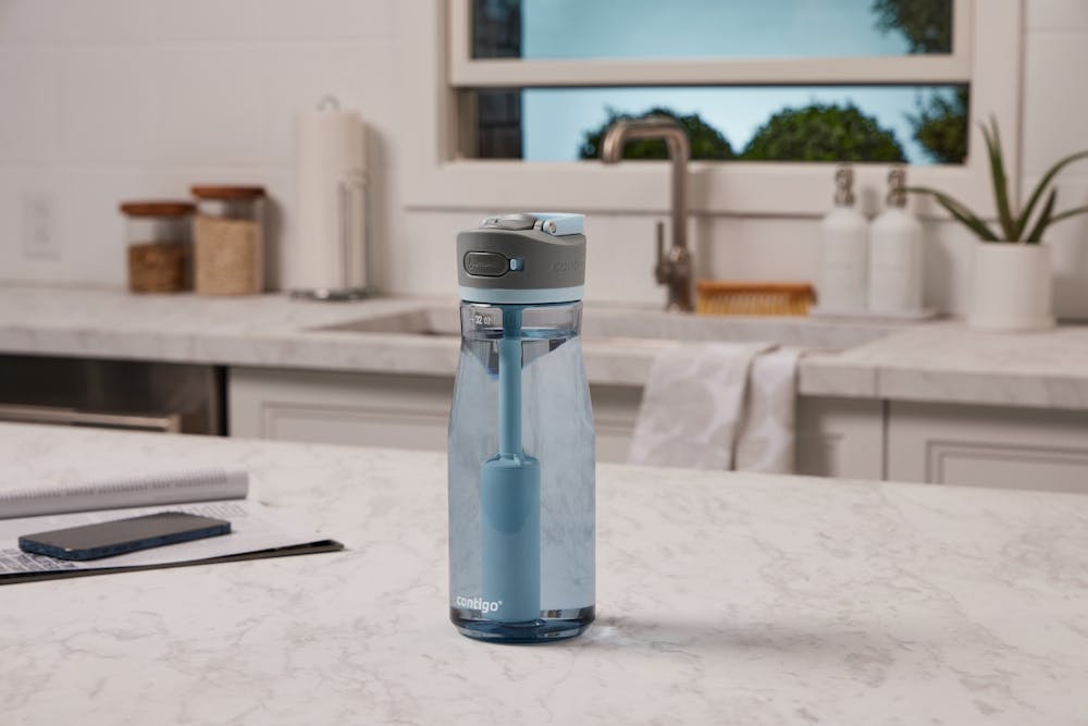 Contigo® Wells Plastic Filter Water Bottle with AUTOSPOUT® Straw Lid, 32 Oz (O5XV)