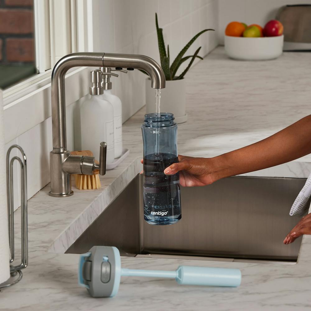 Contigo® Wells Plastic Filter Water Bottle with AUTOSPOUT® Straw Lid and Replacement Filter, 24 Oz (GWVX)