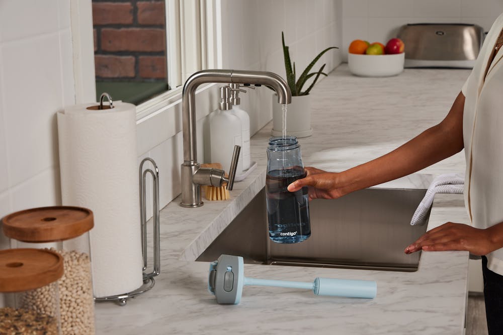 Contigo® Wells Plastic Filter Water Bottle with AUTOSPOUT® Straw Lid, 32 Oz (E9YV)